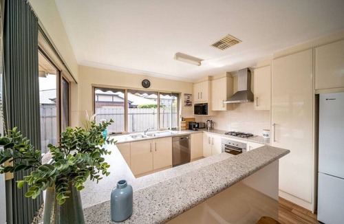 Camden Park Apartment | Captivating in Camden—A Well-located Family Haven