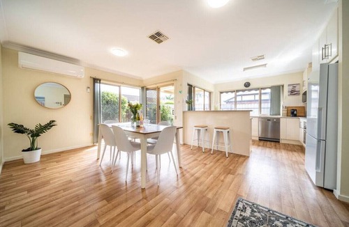 Camden Park Apartment | Captivating in Camden—A Well-located Family Haven