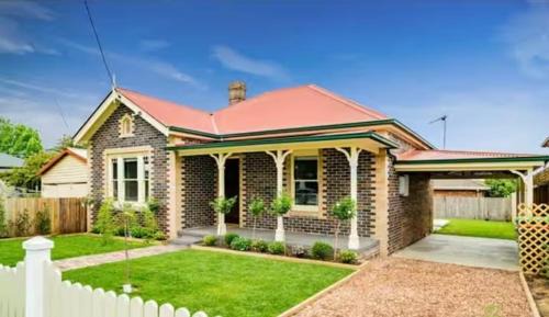Armidale Bed & Breakfast | Carisbrook Cottage