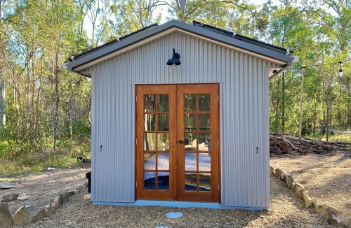 Captain Creek Cabin | Casa Azul | Off-grid Hideaway Agnes Water & 1770 | your hotel room in bush