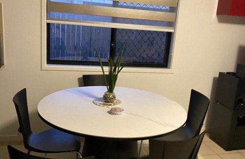 Springfield Lakes House | Casa Bella 1 Bedroom Available shared Quiet Home, Bath Tub, 2 Cats