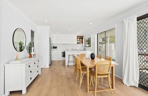 Mollymook Beach House | Casa Blanco | Pet friendly | Pay 2, Stay 3!