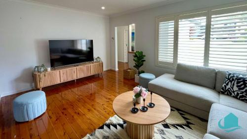 Belmont North House | Casa Calvi - Central location with Pool