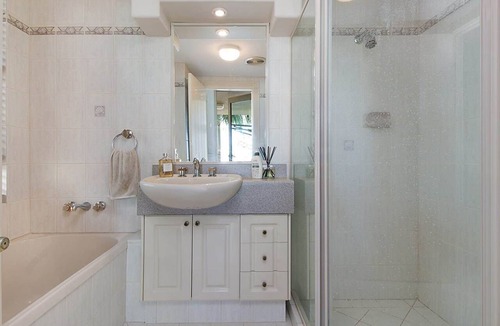 Bilinga Apartment | Casa Del Rey 4 - Absolute Beachfront Bilinga - Min 3. Night Stay!