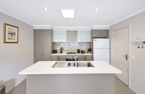 Indented Head House | Casa Laut; Sleeps 6, Walk to beach, Family Friendly, Pets welcome