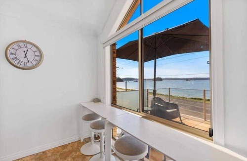 Batehaven Apartment | Caseys Beach Escape | Ocean Views | Sleeps 7
