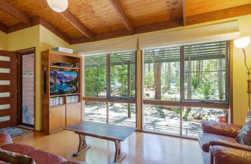 Mystery Bay House | Caseys Pet Friendly Beach Cottage