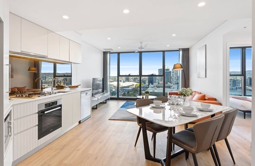 Brisbane Central Business District Apartment | CASSA ONE - CBD Riverside Apt w/Pool & Gym