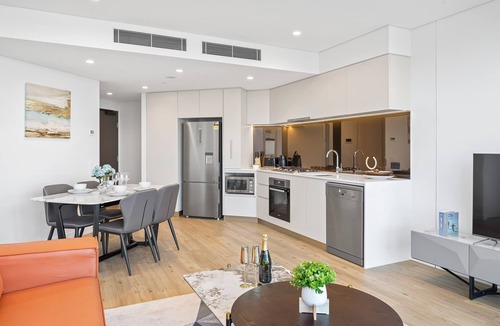Brisbane Central Business District Apartment | CASSA ONE - CBD Riverside Apt w/Pool & Gym