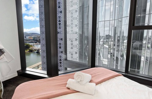 Brisbane Central Business District Apartment | CASSA ONE - Luxury 2b Apt in Brisbane City w/Pool