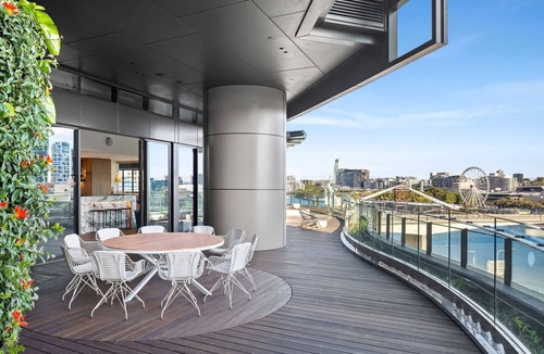Brisbane Central Business District Apartment | CASSA ONE - River-View 2 Bed Apt with free parking