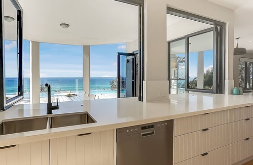 Castaways Beach House | Castaways Beach Escape - 6 Bedroom