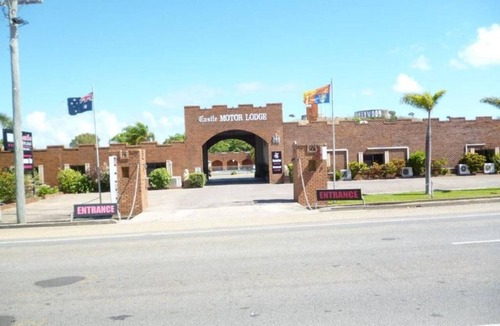Bowen Hotel | Castle Motor Lodge