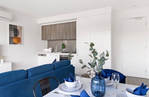 Caulfield North Apartment | Caulfield Elegance: Chic Abode