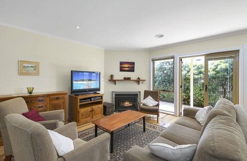 Torquay House | Cavalier (Zeally Bay Rd): 4 BR, 2 BA House in Torquay, Sleeps 9