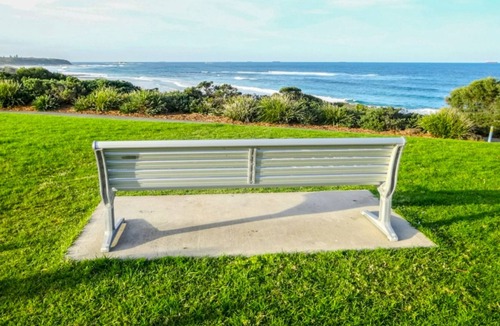 Caves Beach Villa | Caves Beach Villa - walk to beach, cafes and shops