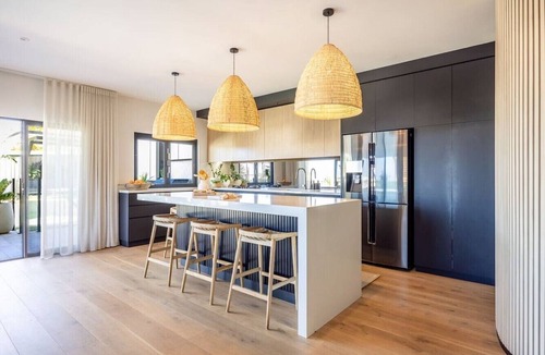 Caves Beach House | Caves Coastal Escape–Beachside, Fireplace, Slps 11