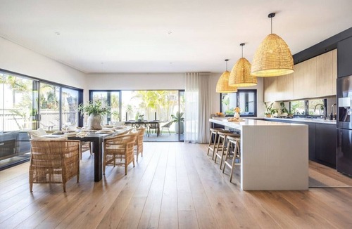 Caves Beach House | Caves Coastal Escape–Beachside, Fireplace, Slps 11