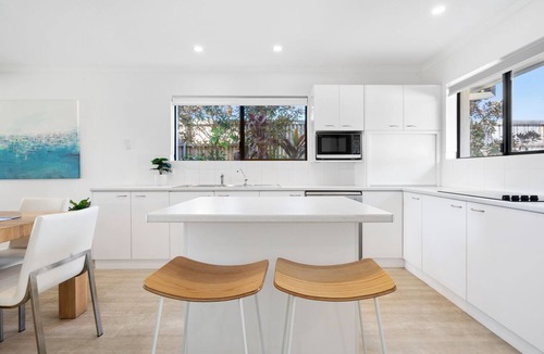 Noosaville Apartment | Cayman Quays