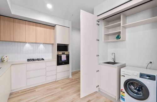 Adelaide Central Business District Apartment | CBD 2BR Luxe Escape – Walkable & Free Parking