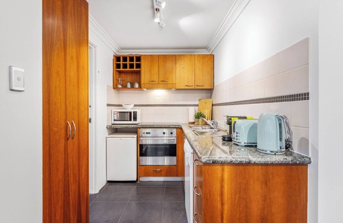 Perth Central Business District Apartment | CBD Edge 1BR on Mounts Bay Road