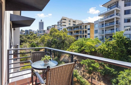 Perth Central Business District Apartment | CBD Edge 1BR on Mounts Bay Road