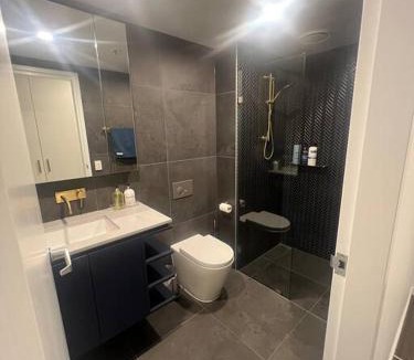 Reid Apartment | CBD - Pool - Sleeps 4 - Parking