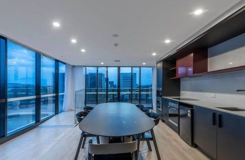 Reid Apartment | CBD | Pool | Sleeps 4 | Parking | Pets