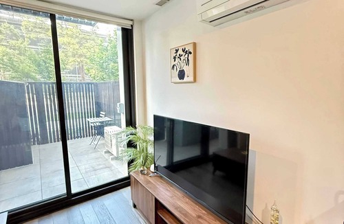 Reid Apartment | CBD | Pool | Sleeps 4 | Parking | Pets