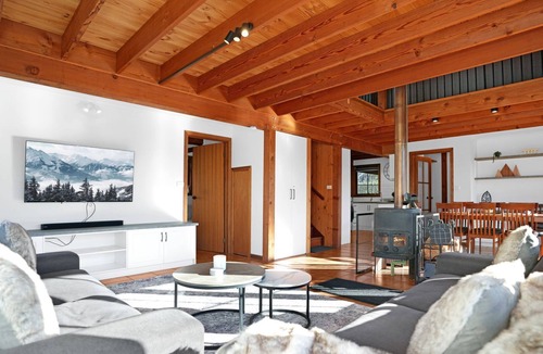 Mansfield House | Cedar Chalet - a beautiful cosy home in Mansfield