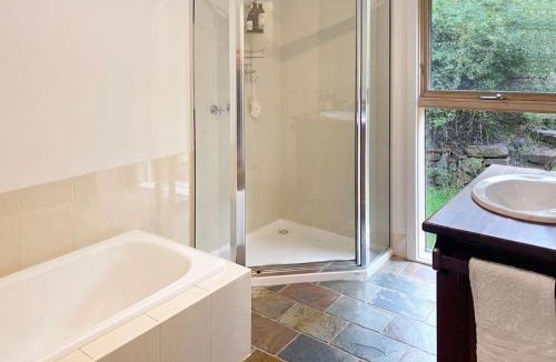 Mansfield House | Cedar & Mist, Sauna, Hot Tub =& Mt Buller Views