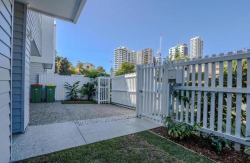 Burleigh Heads House | Cedar Sands Hideaway - 3BRM Home