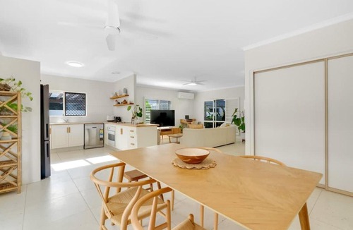 Palm Cove Villa | Cedar Villa - A Designer Pool House by the Beach