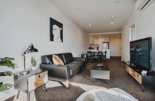 Braddon Apartment | Central 1-Bed with Balcony, Rooftop BBQ & Parking