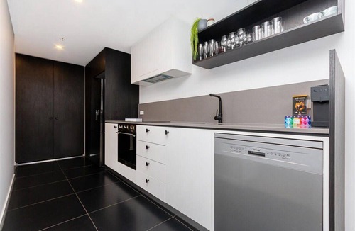 Braddon Apartment | Central 1-Bed with Pool, Sauna, Gym and Parking