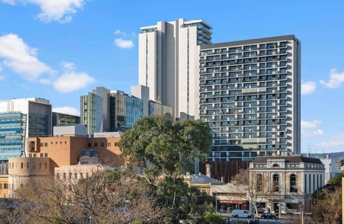 Adelaide Central Business District Apartment | Central Adelaide 2BR | Queen + 2 Singles | WiFi
