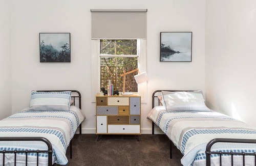 Bendigo House | Central Bendigo Cottage, family and pet friendly, walk to everywhere!