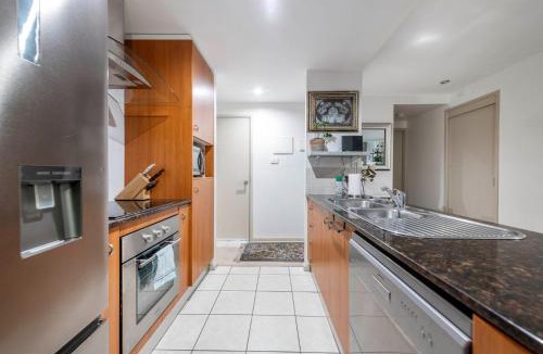 Braddon Apartment | Central Braddon Retreat near Cafes and Culture