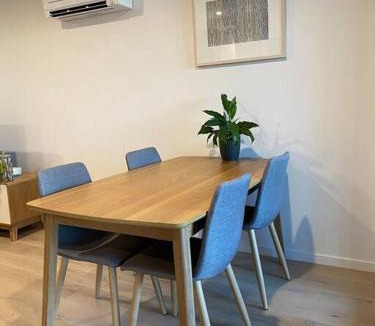 Reid Apartment | Central Canberra City apartment with study and full amenities including parking