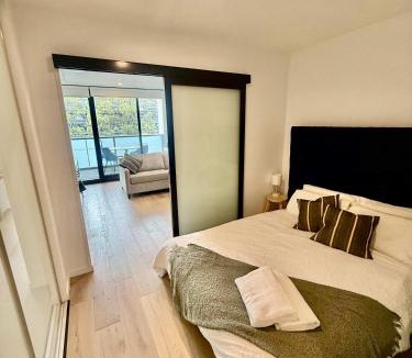 Reid Apartment | Central CBD - parking - sleeps 4