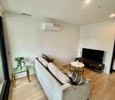 Reid Apartment | Central CBD - parking - sleeps 4