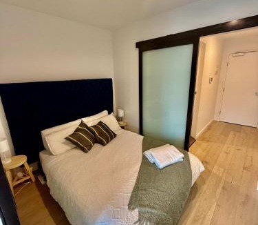 Reid Apartment | Central CBD - parking - sleeps 4