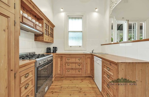 Echuca House | Central Charm - the best of Echuca living!