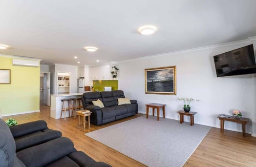Myrtleford Condo | Central Chic