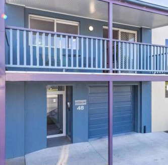 Myrtleford House | Central Chic- Beautifully appointed townhouse