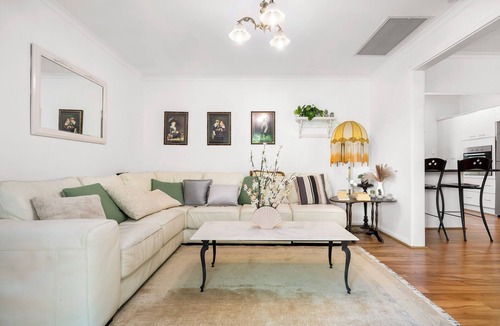 Narrabundah House | Central Classy and Tranquil Retreat