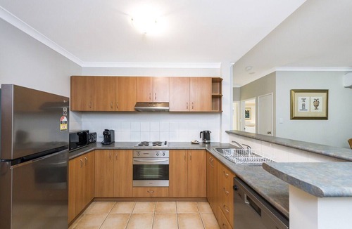 East Perth Apartment | Central East Perth Flat with Pool & Gym Access