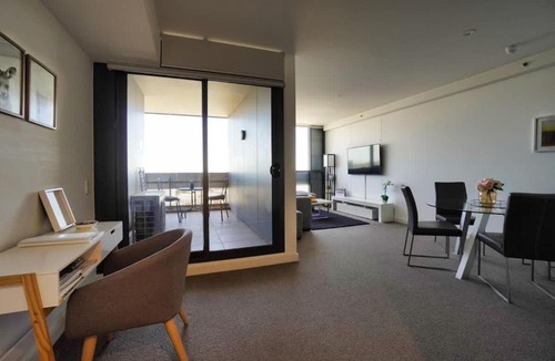 Adelaide Central Business District Apartment | Central Escape @ Adelaide CBD