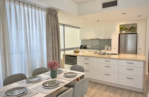 West Perth Apartment | Central, Fully Furnished Apartment, w/car park & sundeck, 3+ Months Available