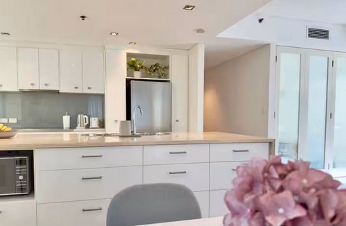 West Perth Apartment | Central, Fully Furnished Apartment, w/car park & sundeck, 3+ Months Available
